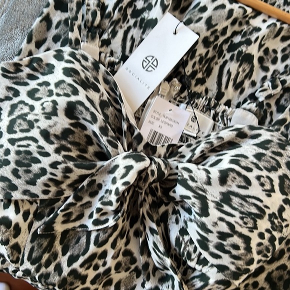 SOCIALITE ROMPER - Picture 5 of 5